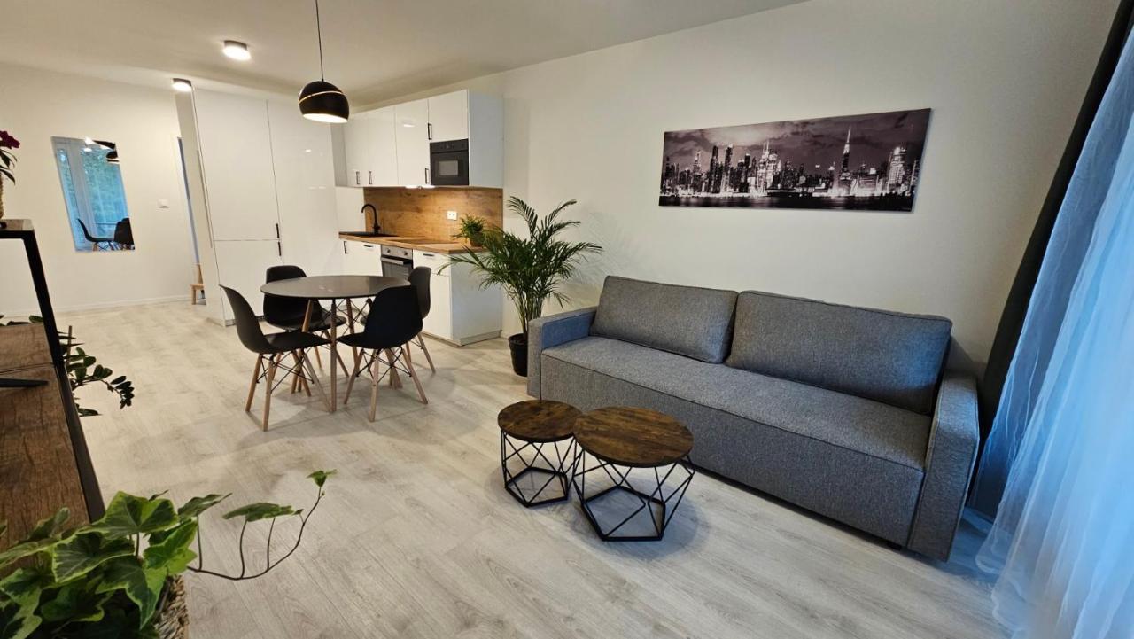 2 Room Apartment With Terrace, 2Ak Bratislava Ngoại thất bức ảnh