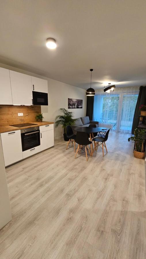 2 Room Apartment With Terrace, 2Ak Bratislava Ngoại thất bức ảnh