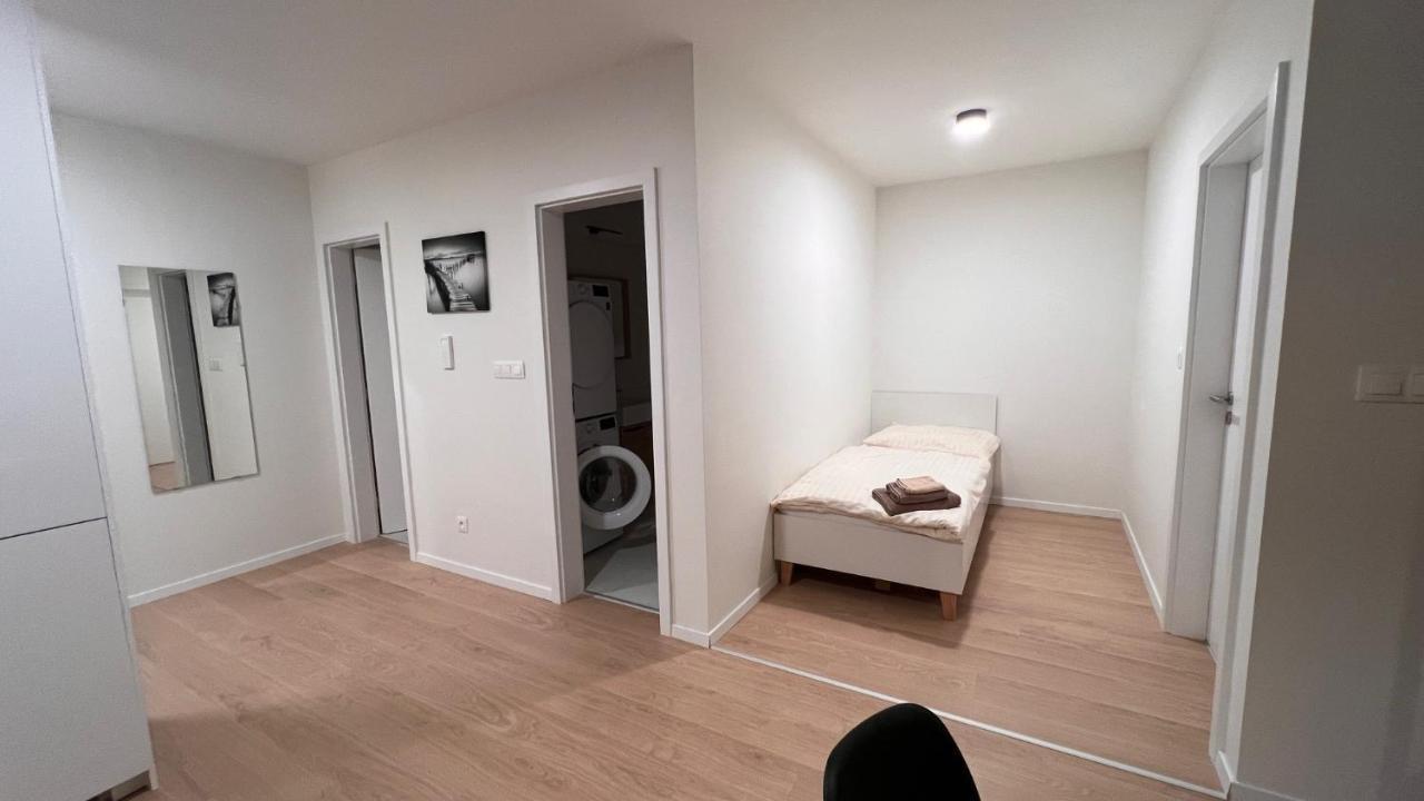 2 Room Apartment With Terrace, 2Ak Bratislava Ngoại thất bức ảnh